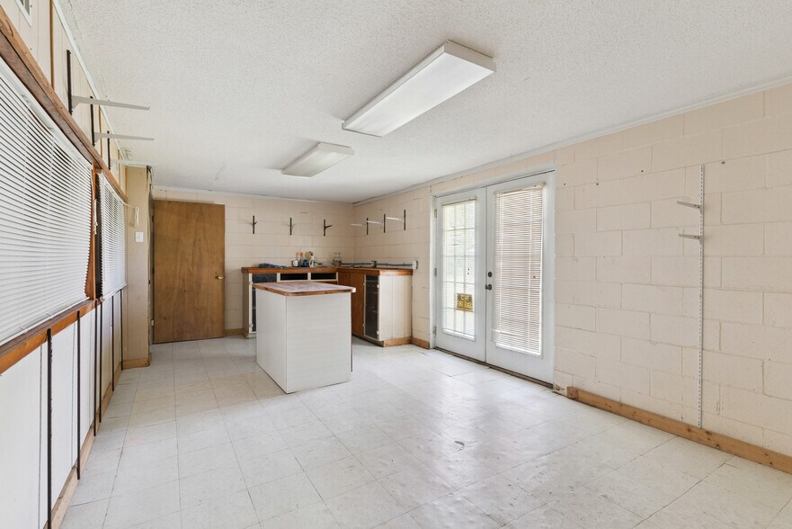 More Photos Of 26754 US-82, Waynesville Light Distribution For Sale