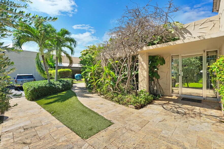 More Photos Of 4351 NE 12th Ter, Oakland Park Restaurant For Sale