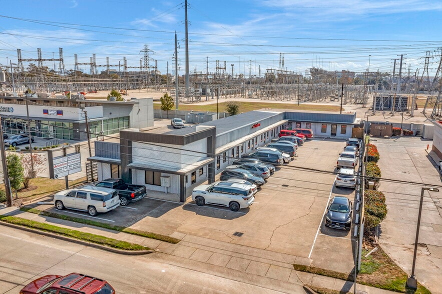 More Photos Of 2015 W 34th St, Houston Storefront Retail Office For Sale