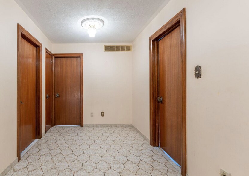 More Photos Of 2101 Ninth Line, Oakville Warehouse For Sale