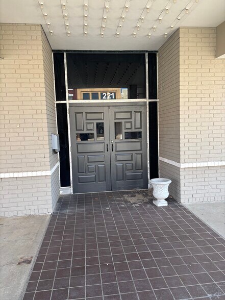 Primary Photo Of 221 W Randolph Ave, Enid Restaurant For Lease