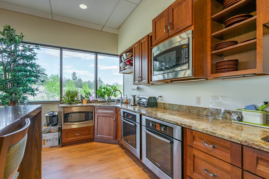 More Photos Of 6 Kitty Hawk Lndg, Londonderry Office For Sale