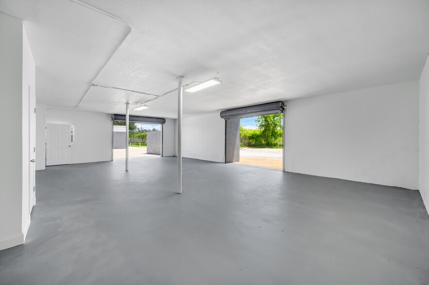 More Photos Of 12950 58th St N, Clearwater Manufacturing For Lease