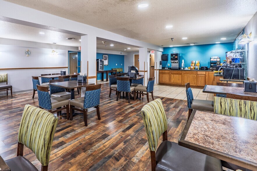 More Photos Of 519 Crook St, Custer Hotel For Sale