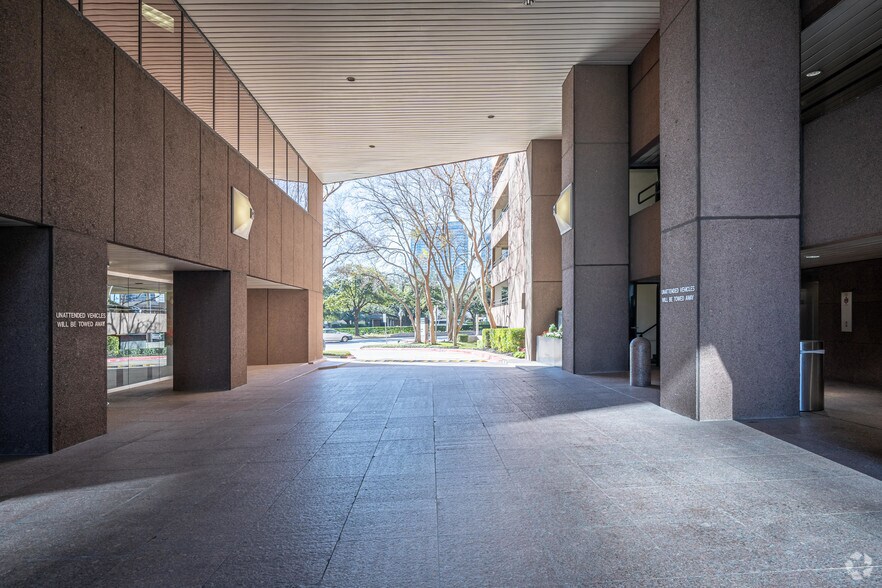 More Photos Of 1800 West Loop S, Houston Office For Lease