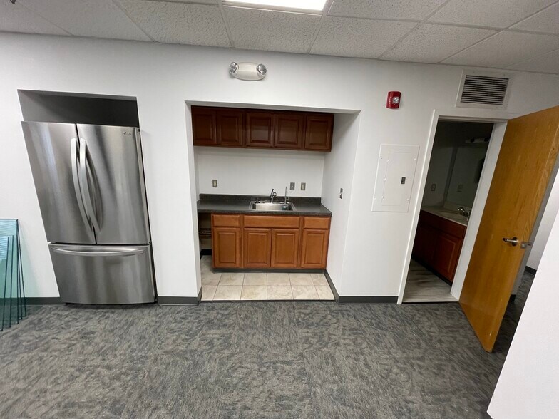 More Photos Of 100 Conifer Hill Dr, Danvers Office For Lease