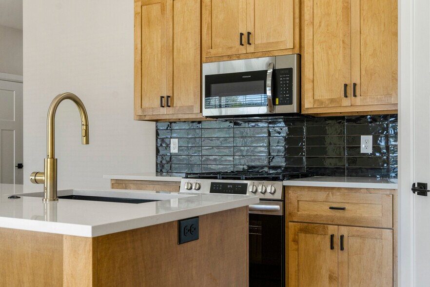 More Photos Of 28801 141st S st, Coweta Apartments For Sale