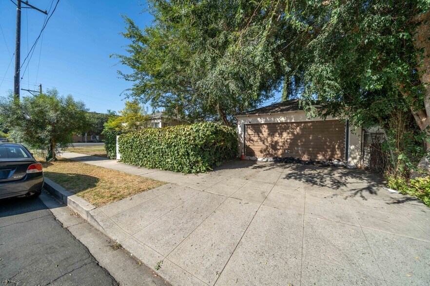 More Photos Of 14005 Victory Blvd, Van Nuys Multifamily For Sale