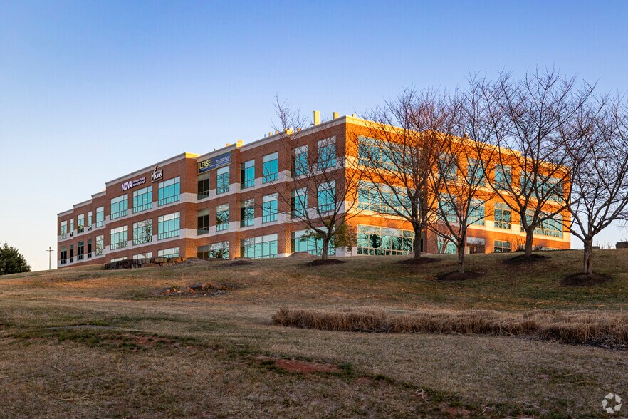 More Photos Of 21335 Signal Hill Plaza, Sterling Office For Lease