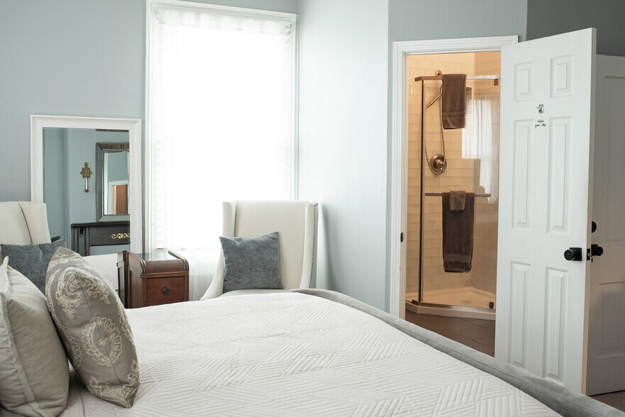 More Photos Of 477 W First St, Blue Ridge Hospitality For Sale