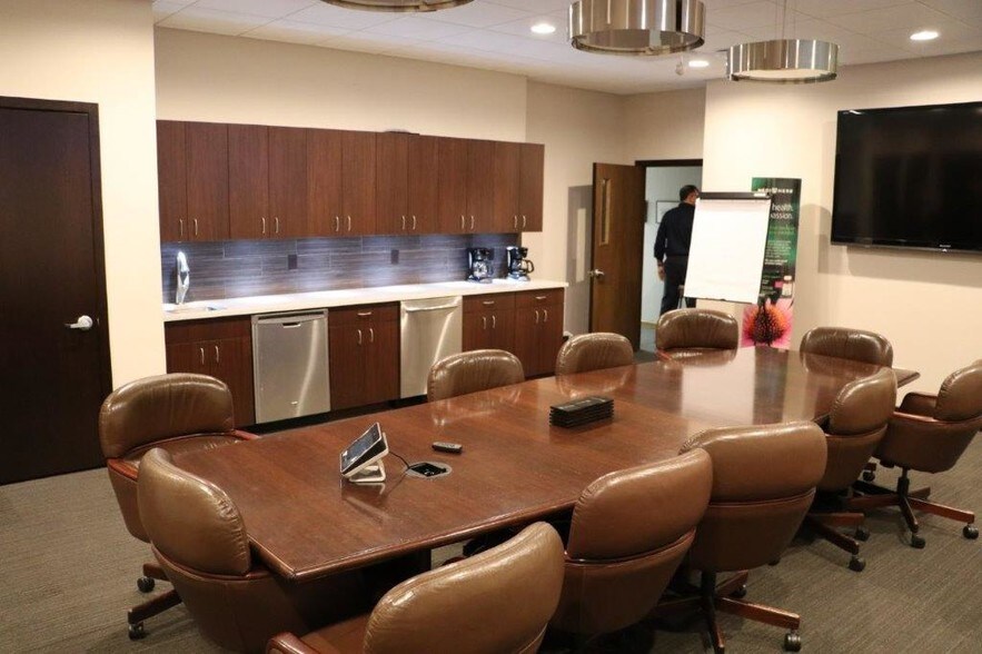 More Photos Of 2300 Brown Ave, Waseca Manufacturing For Sale