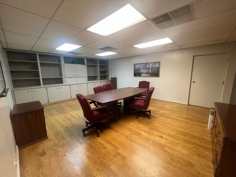 More Photos Of 201 N Ann Arbor Ave, Oklahoma City Showroom For Lease