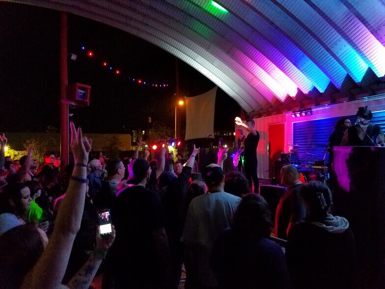 More Photos Of 622 6th St N, Texas City Bar For Lease