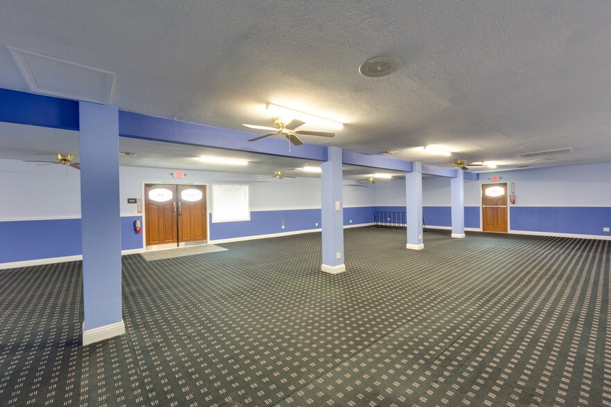 More Photos Of 306-308 Roberts Ln, Bakersfield Storefront Retail Residential For Sale