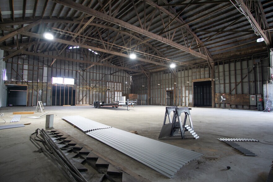 More Photos Of 545 W Main St, Ontario Warehouse For Lease