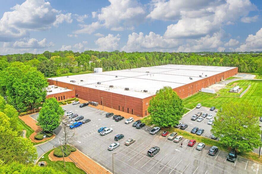 More Photos Of 7300 Reames Rd, Charlotte Warehouse For Lease