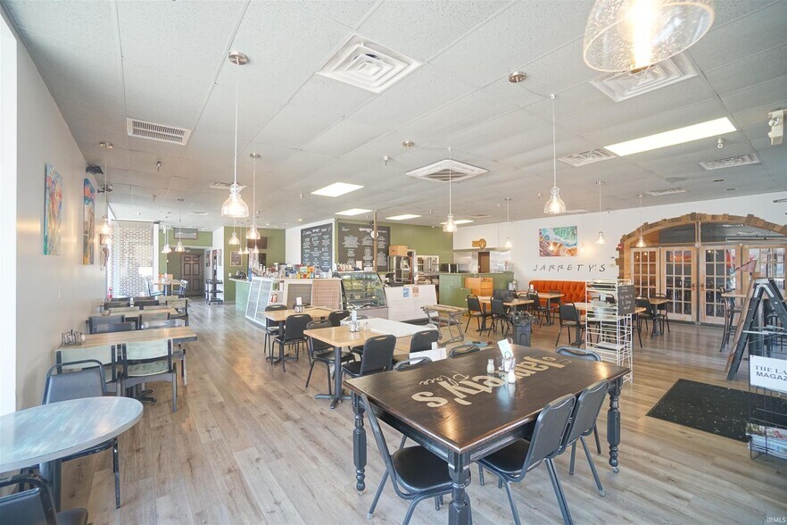 More Photos Of 701 Main St, Rochester Restaurant For Sale