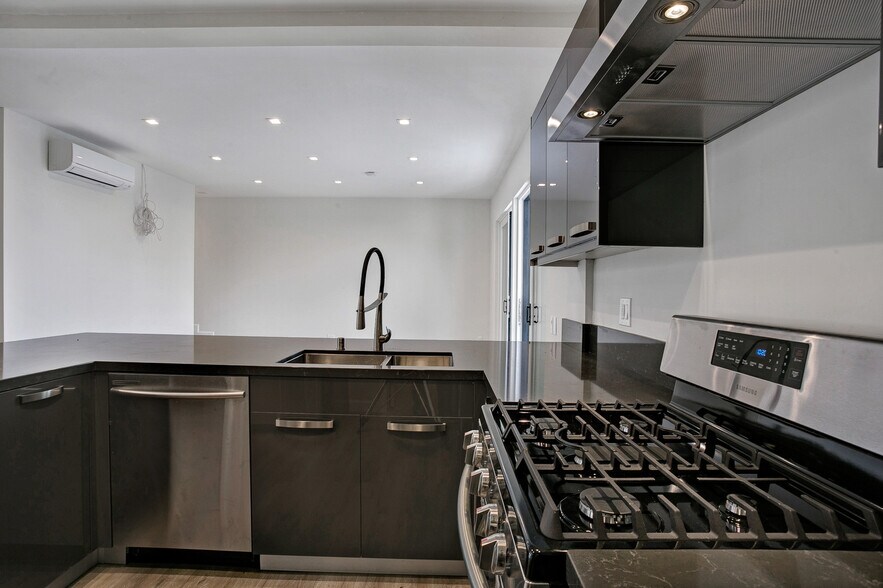 More Photos Of 621 Ramona Ave, Laguna Beach Apartments For Sale