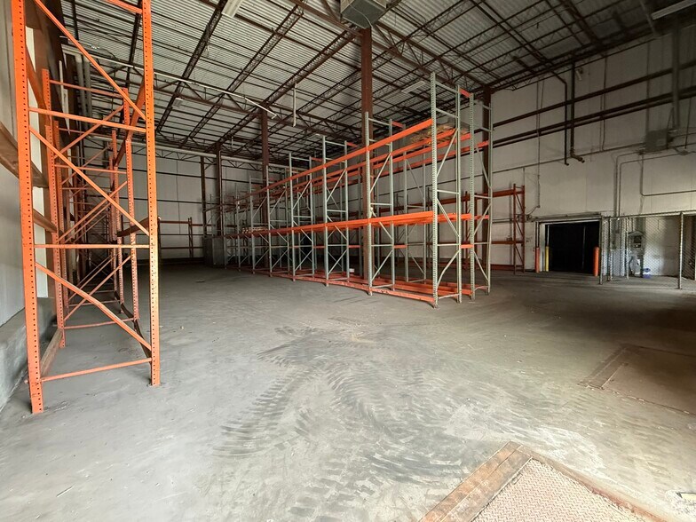 More Photos Of 5000 Lacross Rd, North Charleston Light Distribution For Lease