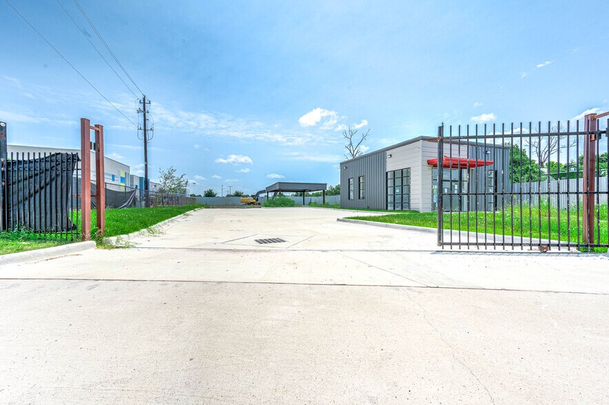 More Photos Of 1908 Little York Rd, Houston Auto Repair For Sale