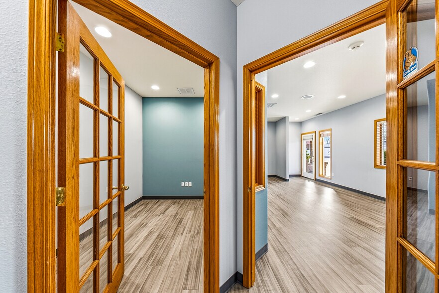 More Photos Of 925 Town Centre Dr, Medford Medical For Lease