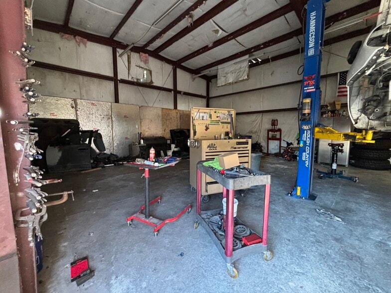 More Photos Of 561 N Palm Ave, Hemet Service For Sale
