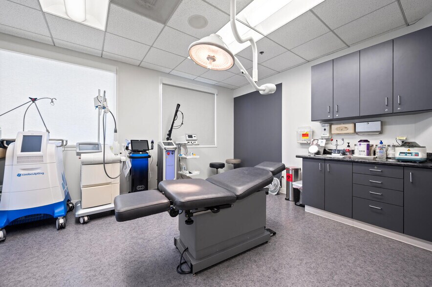 More Photos Of 20311 SW Birch St, Newport Beach Medical For Sale