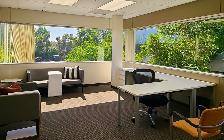 More Photos Of 2131 Palomar Airport Rd, Carlsbad Coworking Space