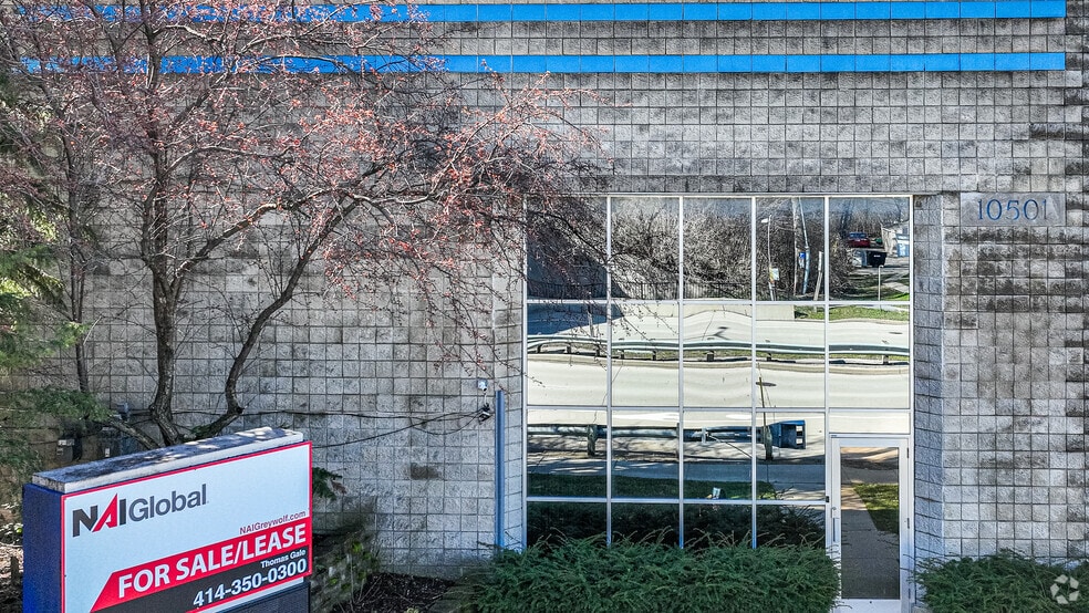 More Photos Of 10501-10503 W Greenfield Ave, Milwaukee Showroom For Sale