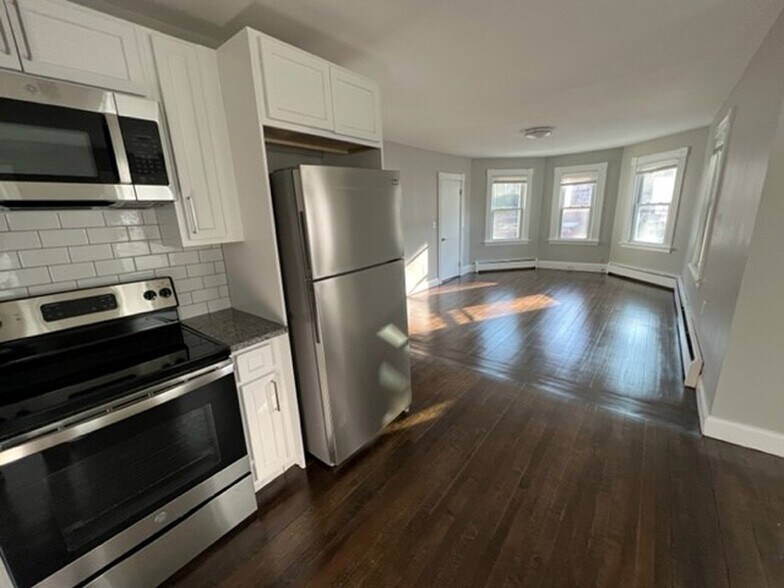 More Photos Of 12-20 Knox St Ct, Manchester Apartments For Sale