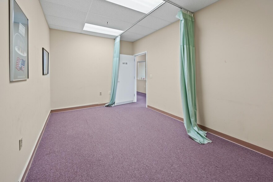 More Photos Of 1374 Whitehorse Hamilton Square Rd, Hamilton Office For Sale