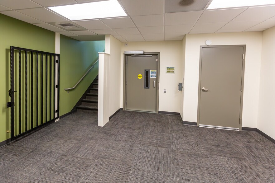 More Photos Of 200 W Railroad Ave, Plains Medical For Sale