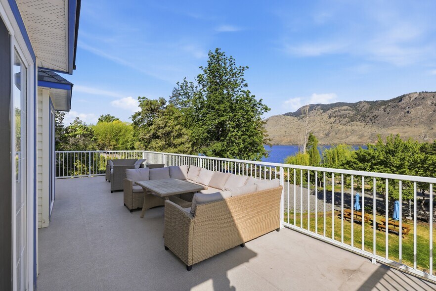 More Photos Of 7001 Savona Access Rd, Thompson-Nicola Hotel For Sale