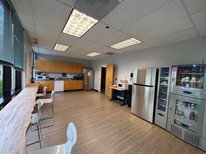 More Photos Of 2650-2656 Napa Valley Corporate Dr, Napa Research And Development For Lease