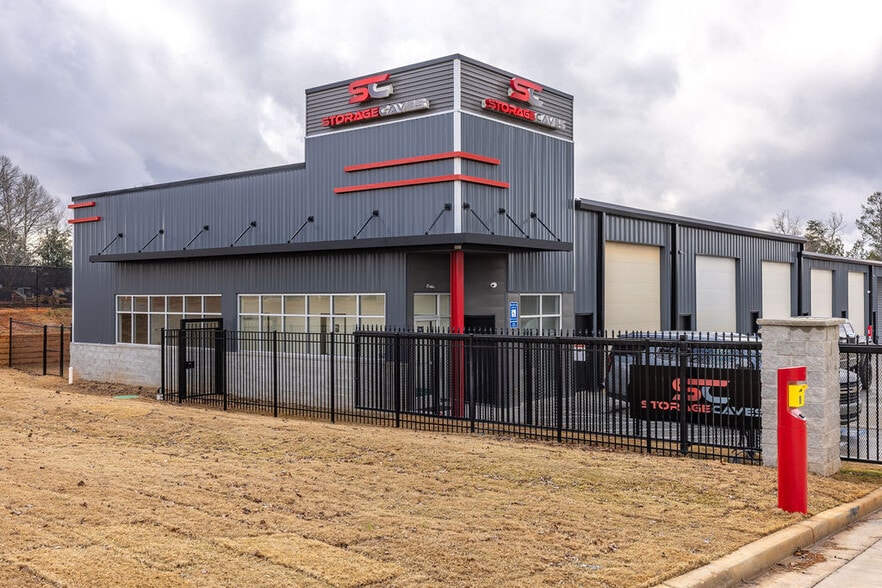 More Photos Of 6034 Lanier Islands Pky, Buford Self Storage For Lease