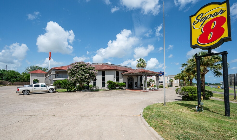 More Photos Of 11217 Ih 37, Corpus Christi Hotel For Sale