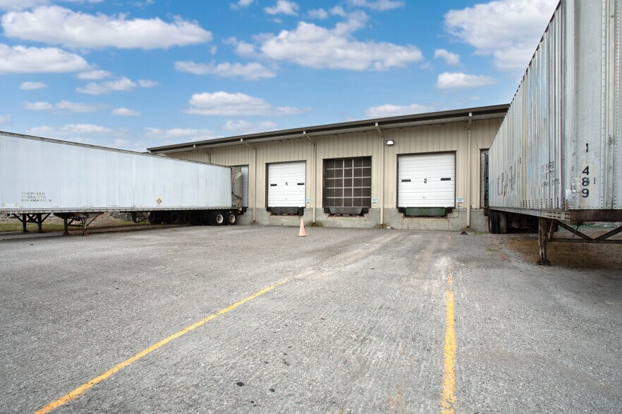 More Photos Of 112 Tennessee Blvd, Watertown Manufacturing For Sale