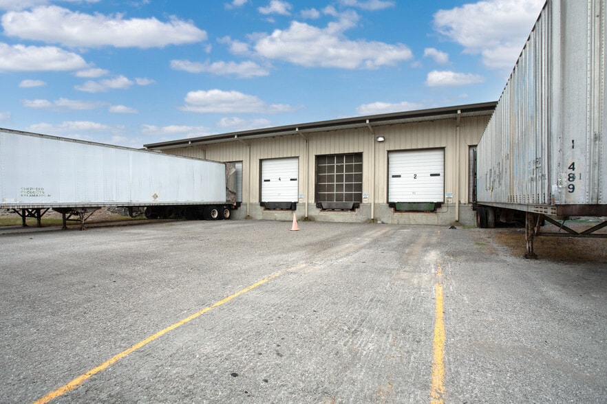 More Photos Of 112 Tennessee Blvd, Watertown Manufacturing For Sale