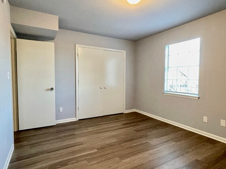 More Photos Of 11 Eumar Ct NW, Center Point Apartments For Sale