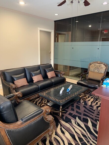 More Photos Of 5507 Louetta Rd, Spring Medical For Sale