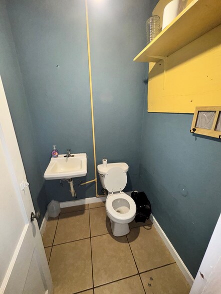 More Photos Of 815 N 3rd St, Lufkin Flex For Sale