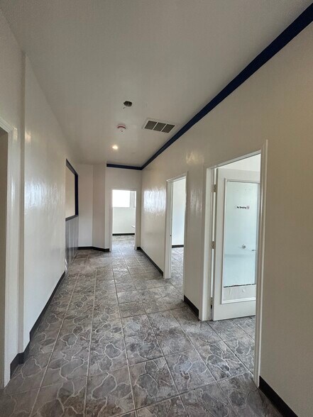 More Photos Of 1032 S Western Ave, Los Angeles Bar For Lease