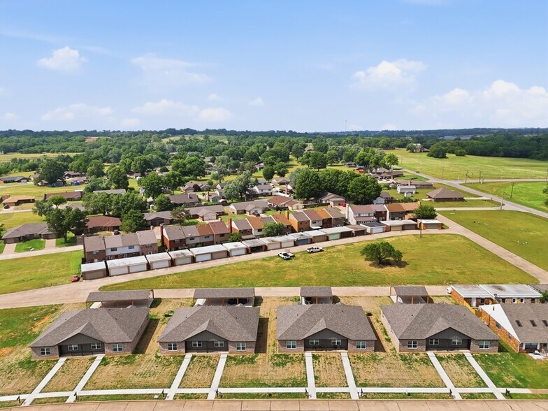 More Photos Of 3611 & 3613 Frontier Avenue, Ponca City Specialty For Sale