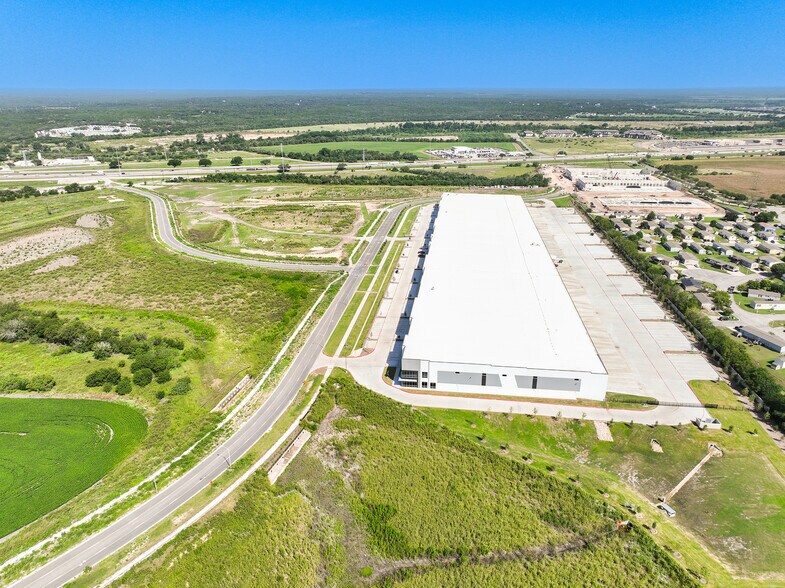 More Photos Of 435 Aiken Dr, San Marcos Distribution For Sale
