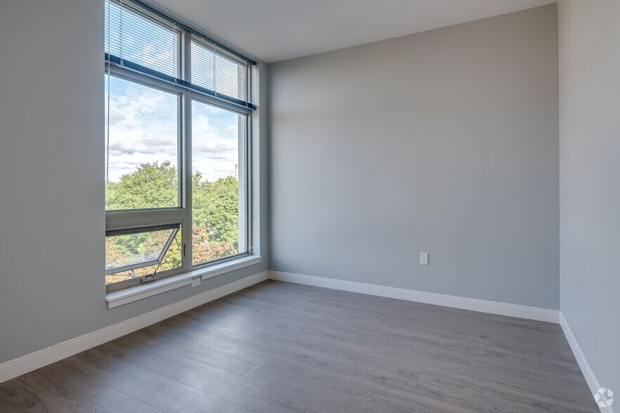 More Photos Of 211 W Mineral St, Milwaukee Apartments For Lease