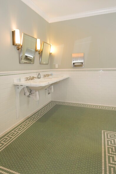 More Photos Of 4421 W Riverside Dr, Burbank Office For Lease
