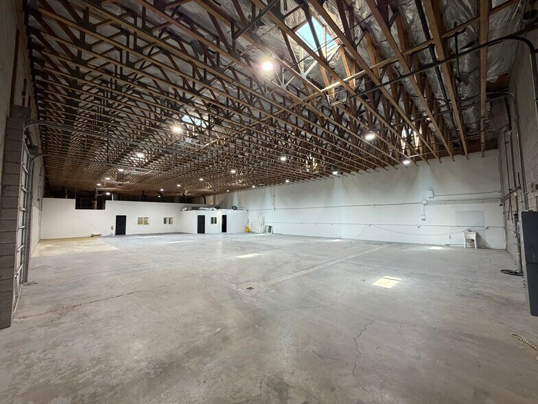 More Photos Of 6532 W Flint St, Chandler Warehouse For Lease