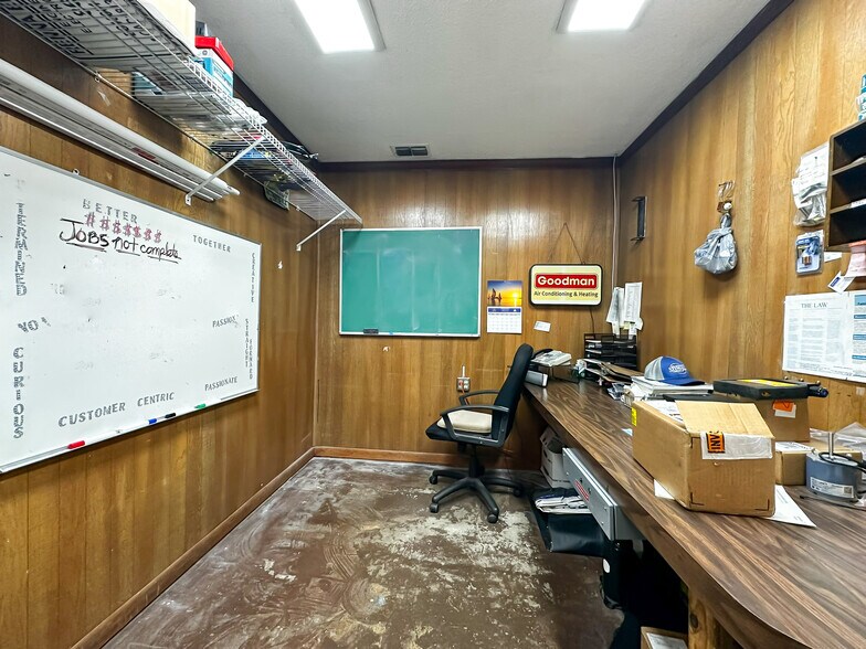 More Photos Of 3231 Drane Field Rd, Lakeland Industrial For Lease