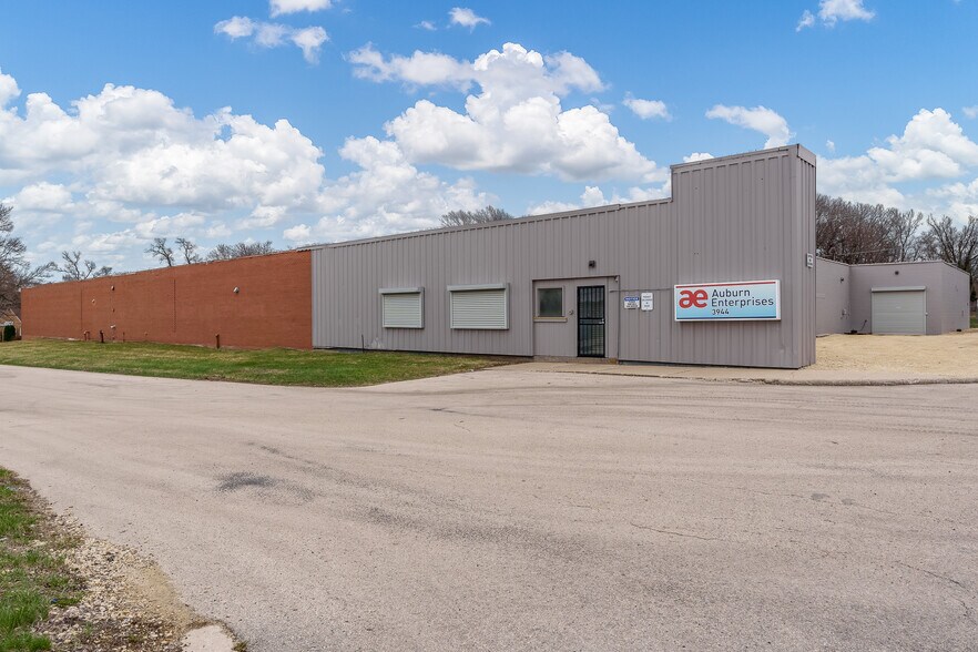 More Photos Of 3944 Auburn St, Rockford Industrial For Sale