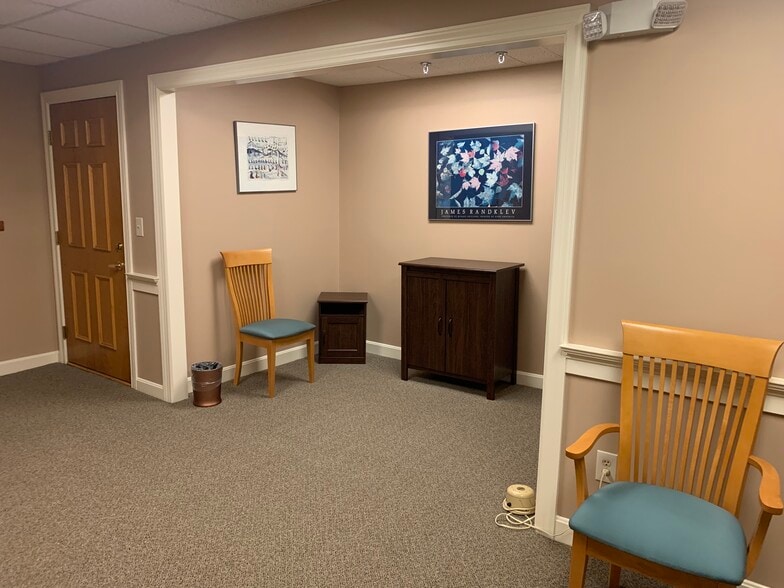 More Photos Of 74-76 Bedford St, Lexington Office For Lease
